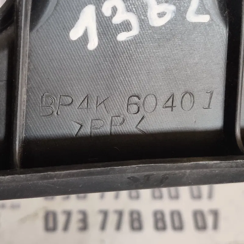 Консоль центральна Mazda 3 BK (03-09) OEM BP4K60401