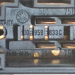 Кнопка лючка бака Skoda Octavia Tour OEM 1J0959833C фото 4