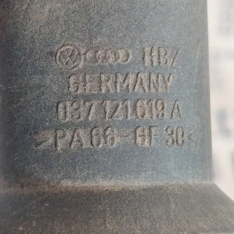 Фланець охолодження VW Passat B3 (1988-1993) OEM 037121619A