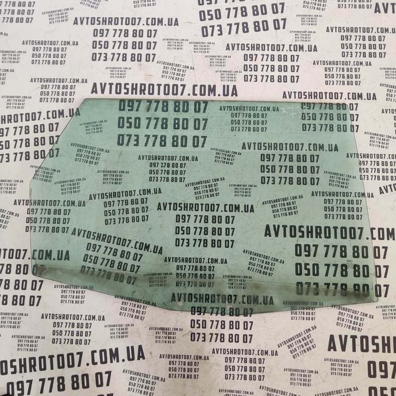 Скло дверей Audi A6 C5 (97-05) задня ліва OEM 43R00081