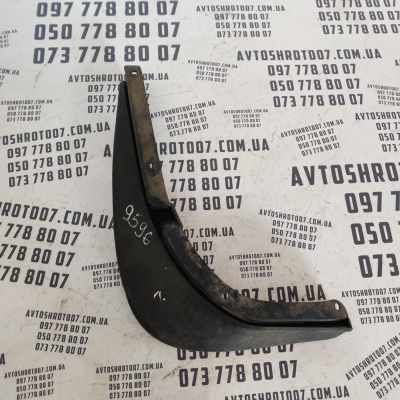 Бризговик Skoda Octavia A5 04-13 задній лівий OEM 1z0821821a