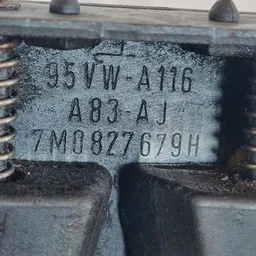 Направляюча багажника VW Sharan (95-10) права OEM 7M0827679H фото 3