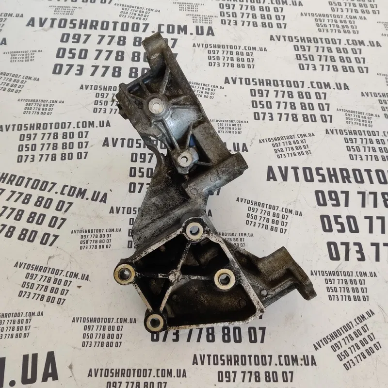 Кронштейн компресора Kia Sorento 2 09-14 2.2D OEM 252852F000