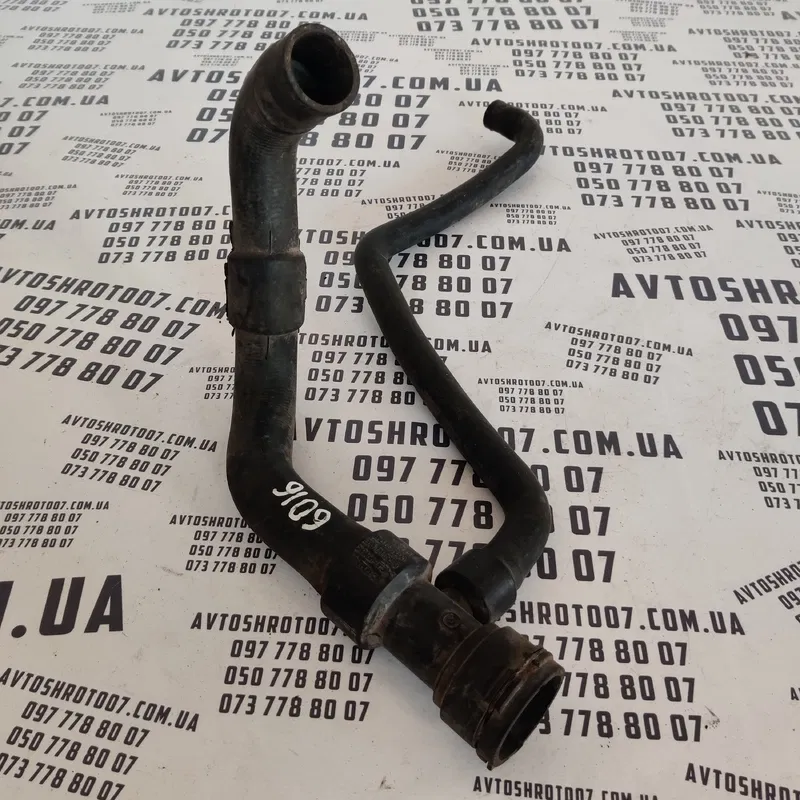 Трубка охолодження Volkswagen Passat B5 нижня OEM 8d0121055g
