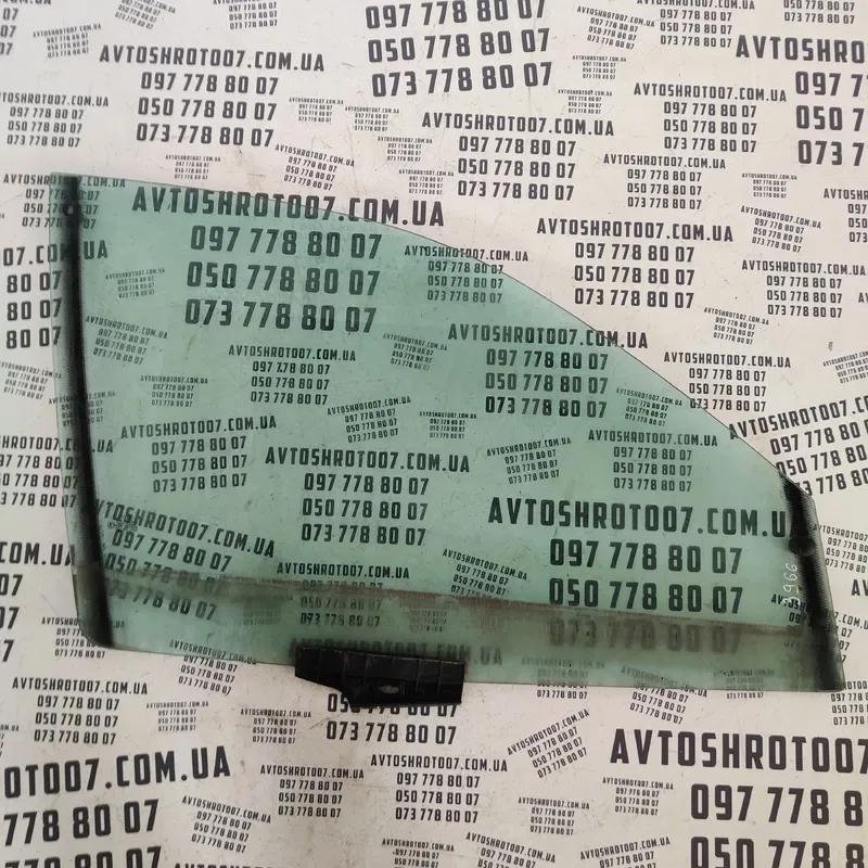 Скло дверей Audi A8 D2 (94-02) переднє праве OEM 4d0837572b