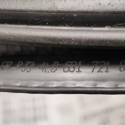 Ущільнювач Audi Q7 4L (05-15) 3.6Б перед прав OEM 4L0831721S фото 3
