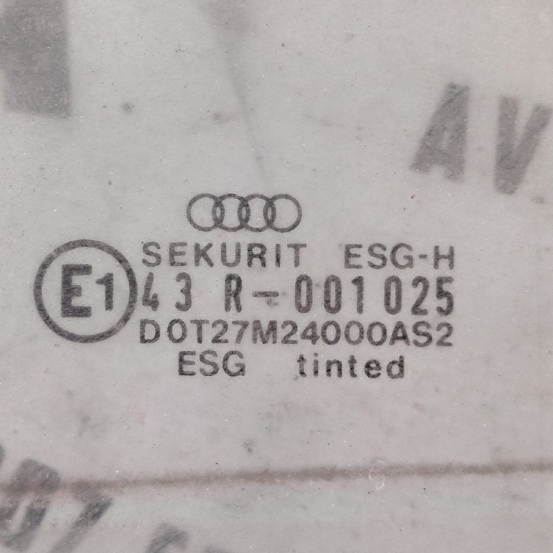 Скло дверей Audi 80 B3 переднє праве OEM 893837572