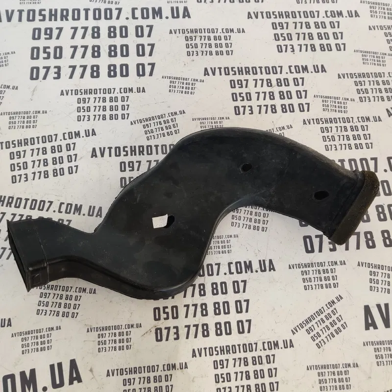 Воздуховод Hyundai Accent 3 (05-10) нижній правий 973701E000