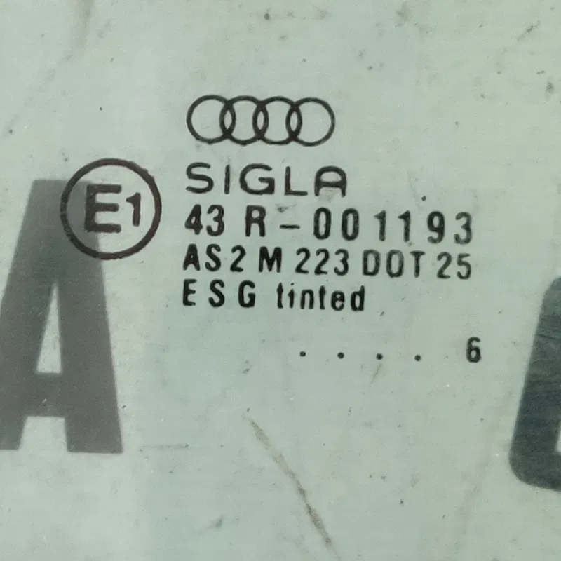 Скло дверей Audi 80 B3 (86-91) переднє праве OEM 43r001193