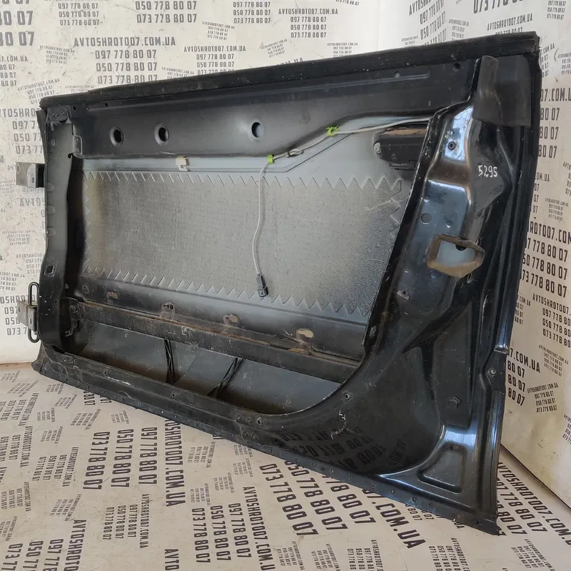 Двері передні праві Audi A8 D2 OEM 8D0837208A
