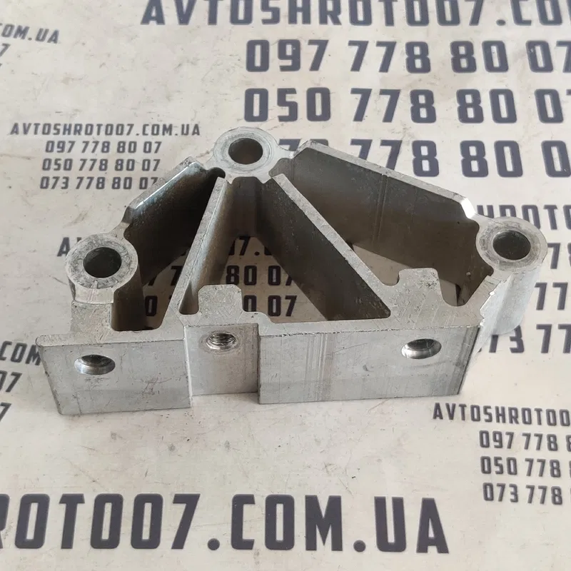 Кронштейн торпедо лівий Volkswagen Passat B8 USA 1K1857021D