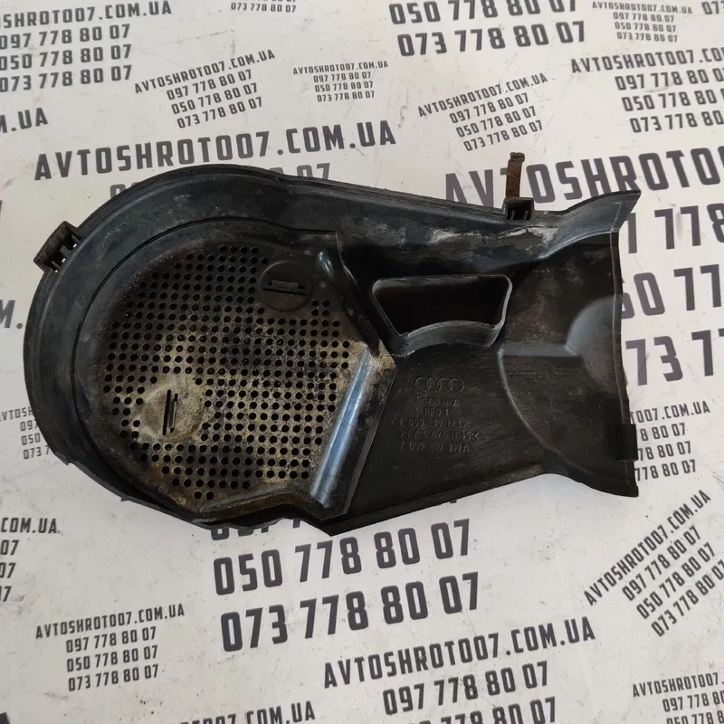 Кришка двигуна VW Passat B5 (96-05) 2.5 Дизель e059109123k