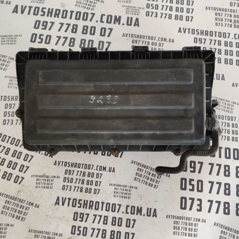 Корпус повітряного фільтра Skoda Rapid 036183f