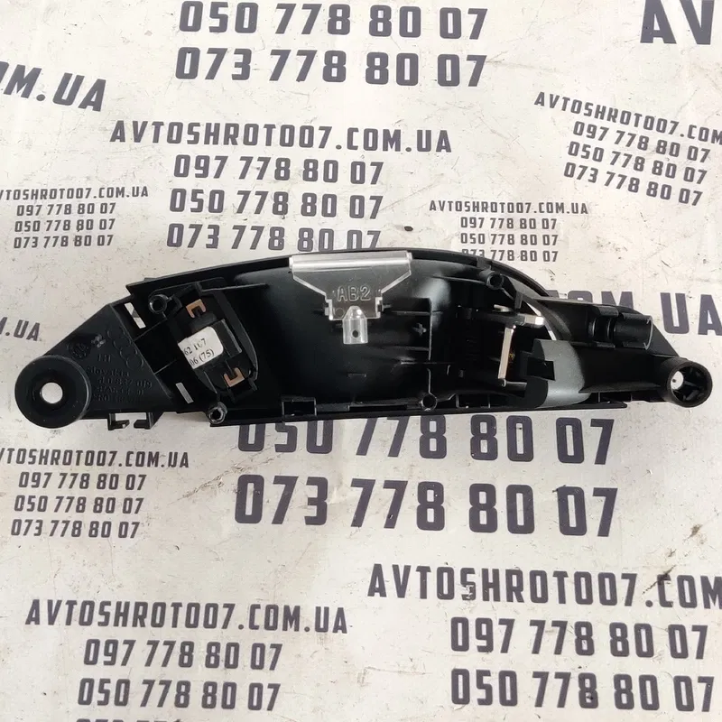 Ручка внутр. Audi Q7 4L (05-15) 3.6 задня ліва OEM 8R0857019