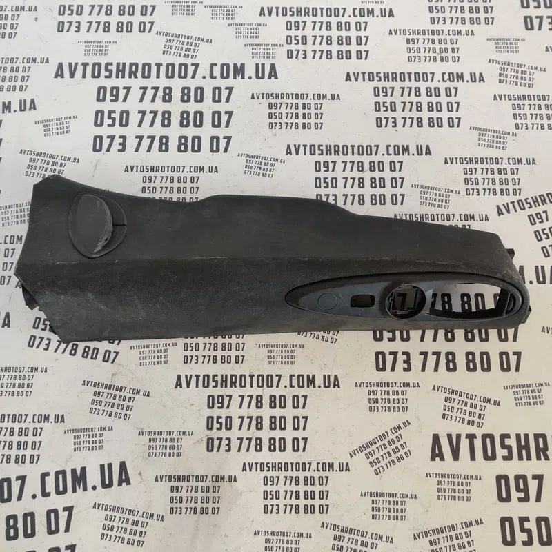 Накладка салону Citroen C8 (02-14) права нижня 1487443077