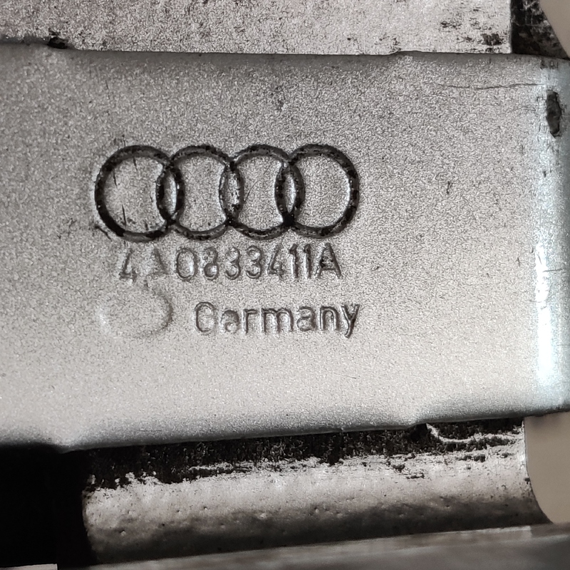 Дверна завіса Audi A4 B5 (94-01) задня ліва нижня 4A0833411A