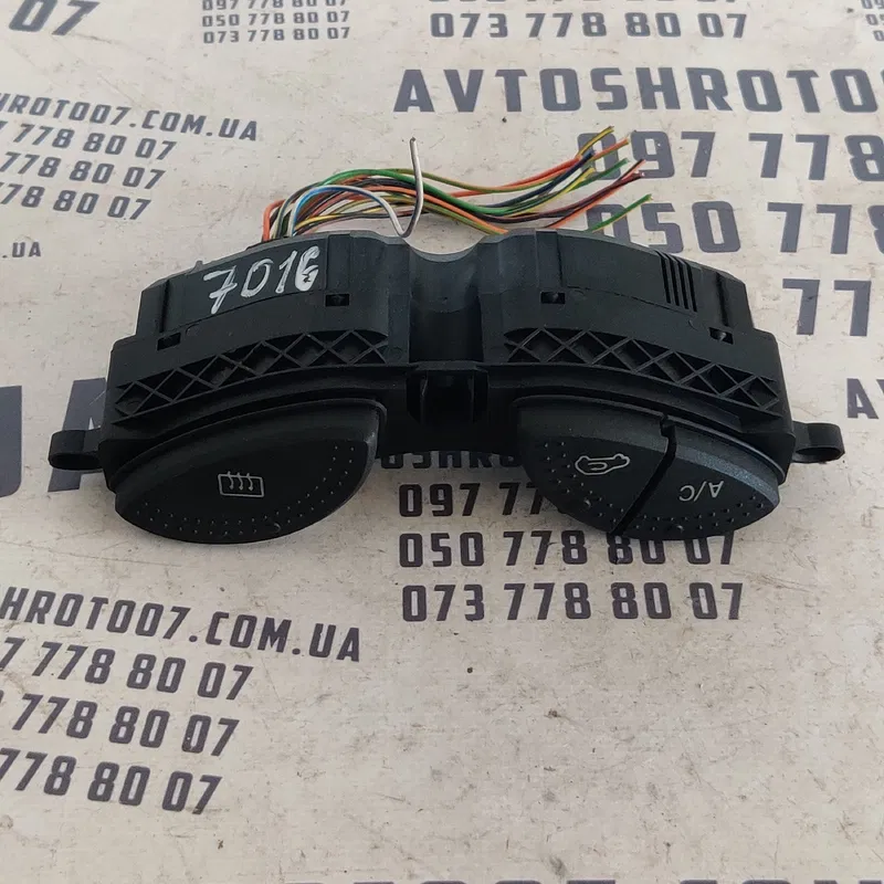 Блок кнопок Ford Focus MK1 (98-04) OEM 98AG19A945