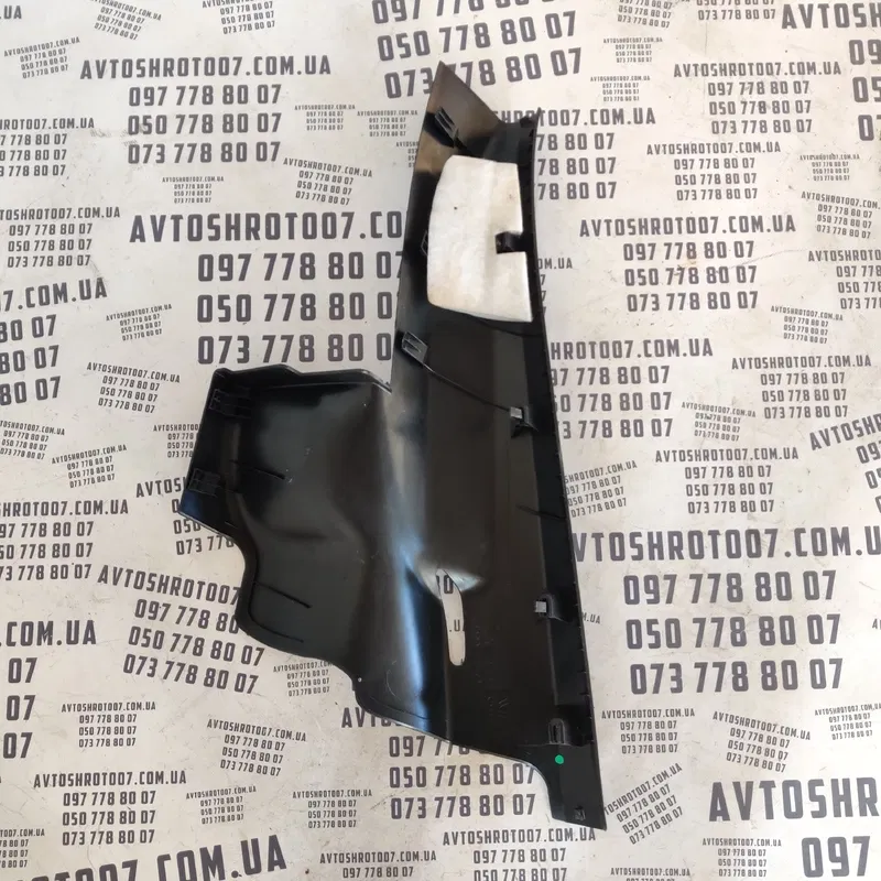 Накладка салону Audi Q7 4L 05-15 3.6 зад. пр. OEM 4L0867768A