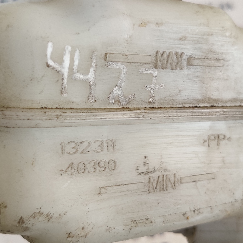 Бачок гальмівного циліндра Lexus RX 350 OEM 13231140710