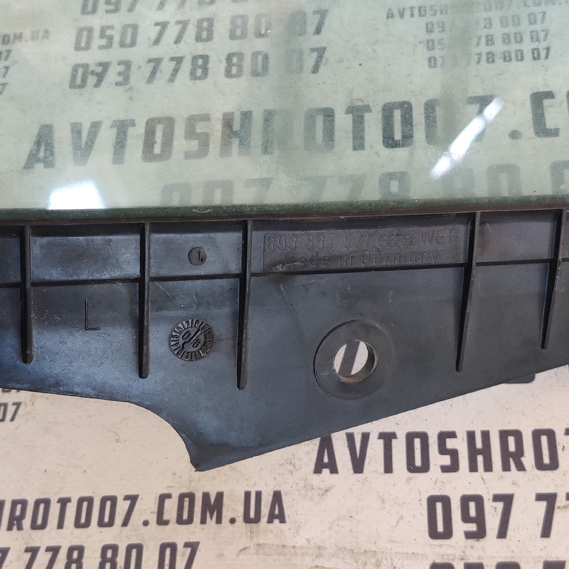 Скло дверей Audi 80 B3 (86-91) задня ліва OEM 893837571