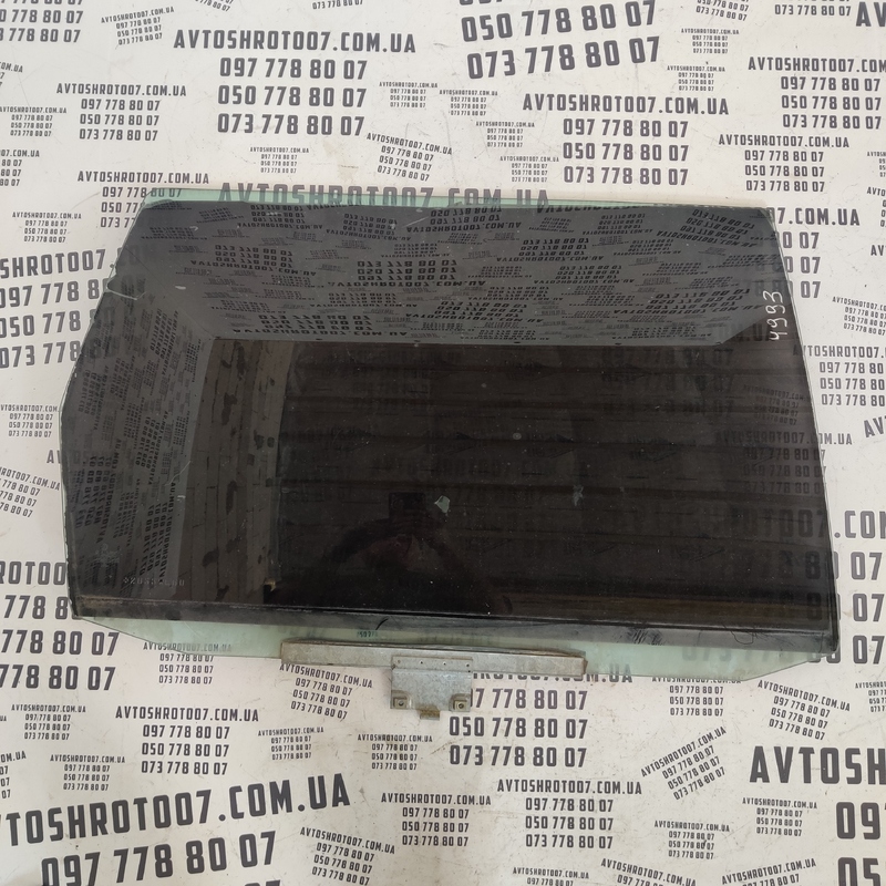 Скло дверей VW Passat B3 (88-93) заднє праве OEM 43r001025