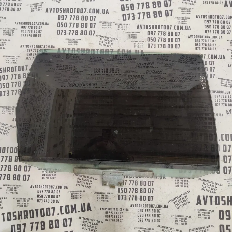 Скло дверей VW Passat B3 (88-93) заднє праве OEM 43r001025