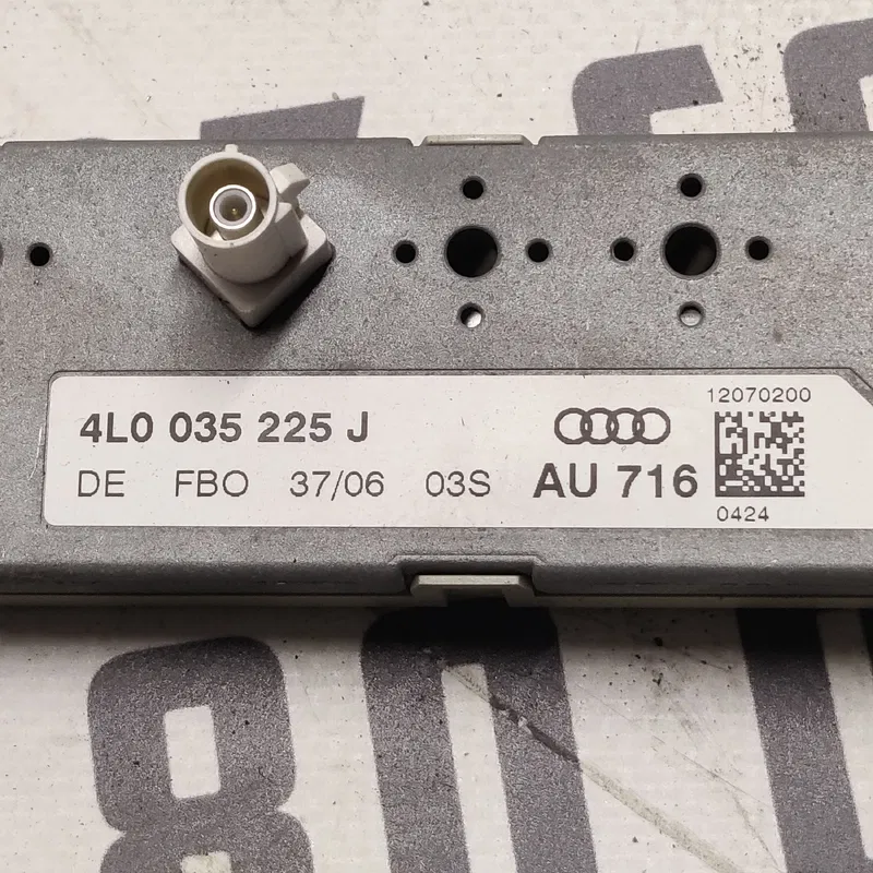 Підсилювач антени Audi Q7 4L (05-15) 3.6 бенз OEM 4L0035225J