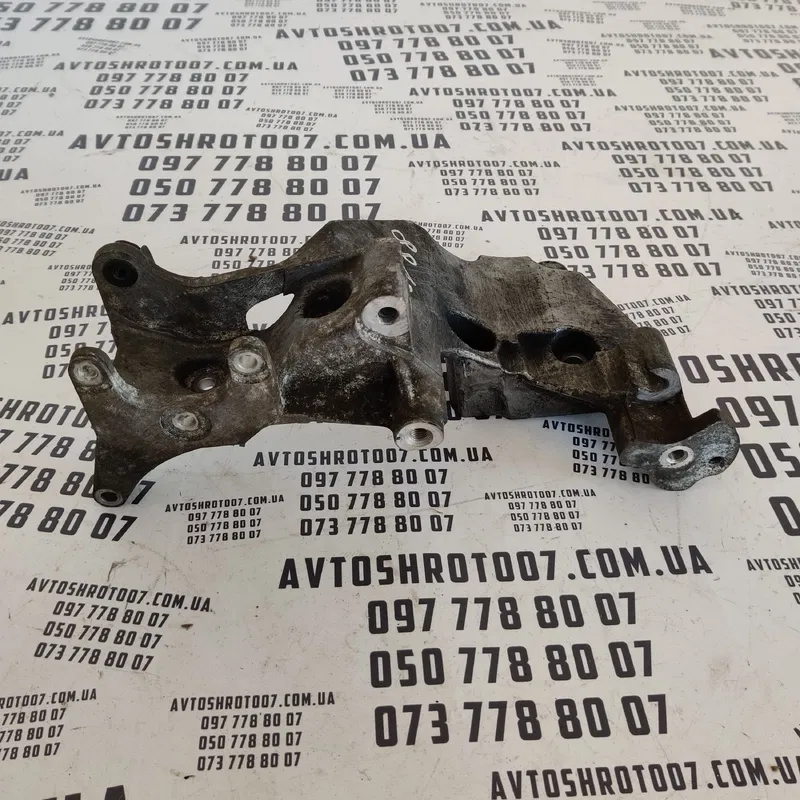 Кронштейн компресора Kia Sorento 2 09-14 2.2D OEM 252852F000