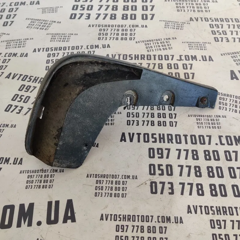 Бризговик Mazda Xedos 6 (92-99) передній прав. OEM CA0151841