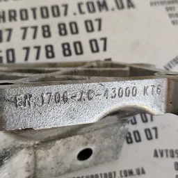 Кронштейн двигуна Mercedes G W461 правий OEM a2782230000 фото 5