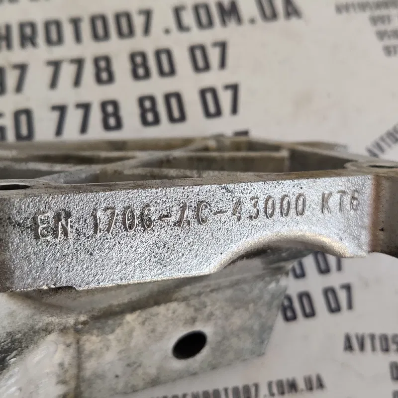Кронштейн двигуна Mercedes G W461 правий OEM a2782230000