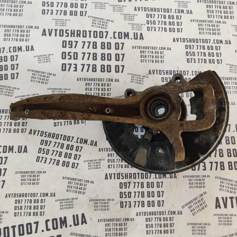 Цапфа Audi Q7 4L (05-15) 3.6 Бенз перед ліва OEM 7LC407257A