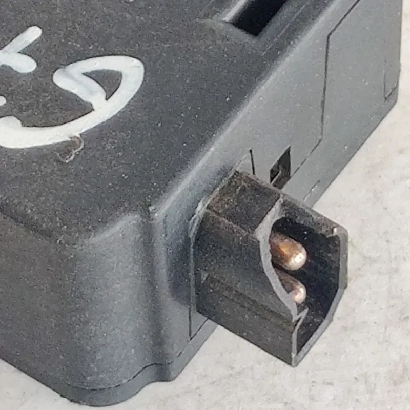 Замок лючка бака BMW 320 E46 (98-05) OEM 40620435