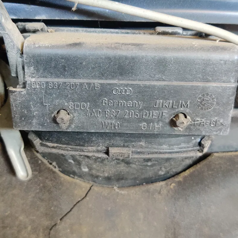 Двері Audi A8 D2 94-02 передні ліві OEM 8D0837207A4A0837205D