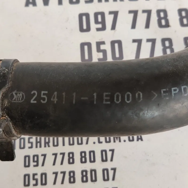 Трубка охолодження верх Hyundai Accent 06-10 OEM 2541111E000