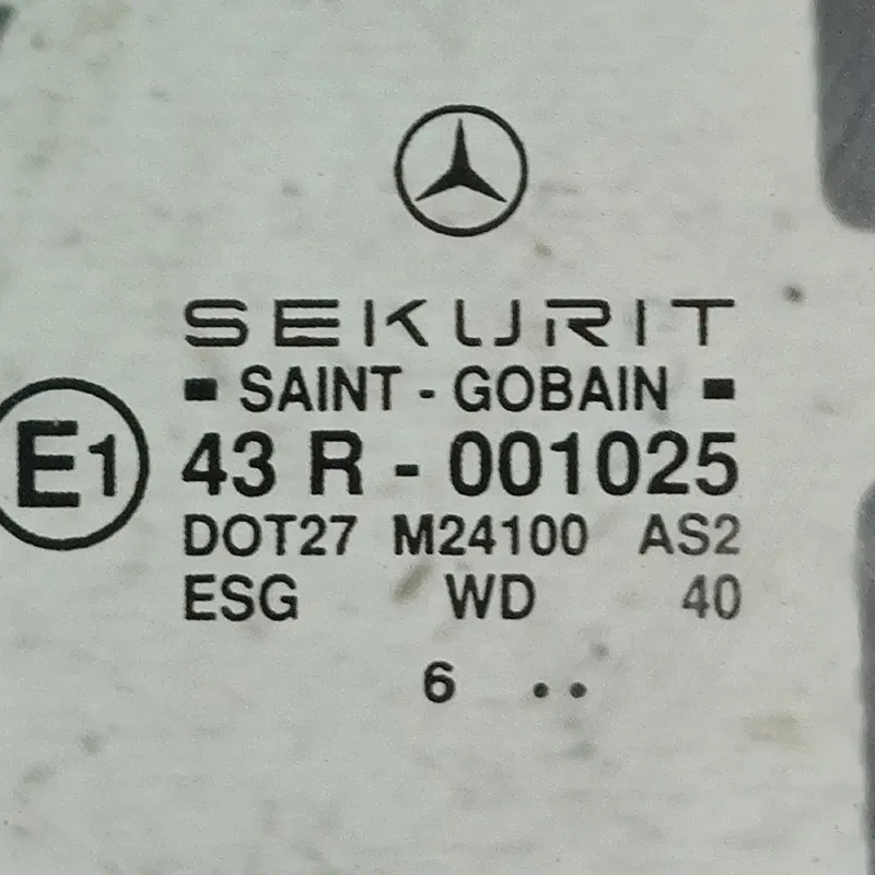 Скло дверей Mercedes W210 (95-03) переднє ліве OEM 43r001025