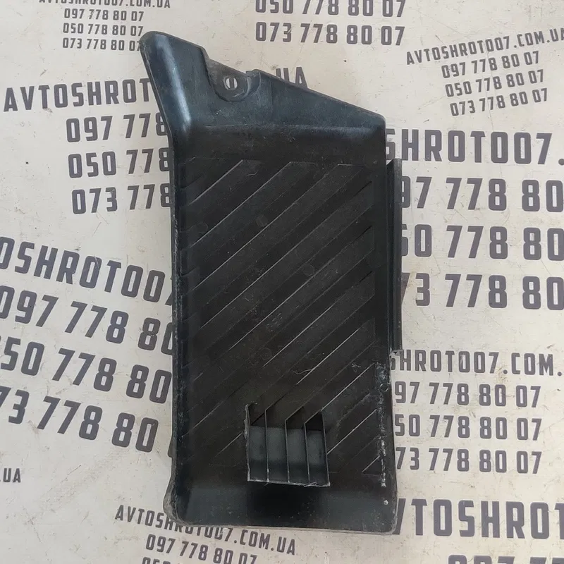 Накладка салону Audi Q7 4L 05-15 3.6 пер. ліва OEM 4L1864777