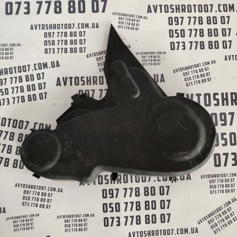 Кришка двигуна Volkswagen Jetta 11-18 верхня OEM 03L109107E