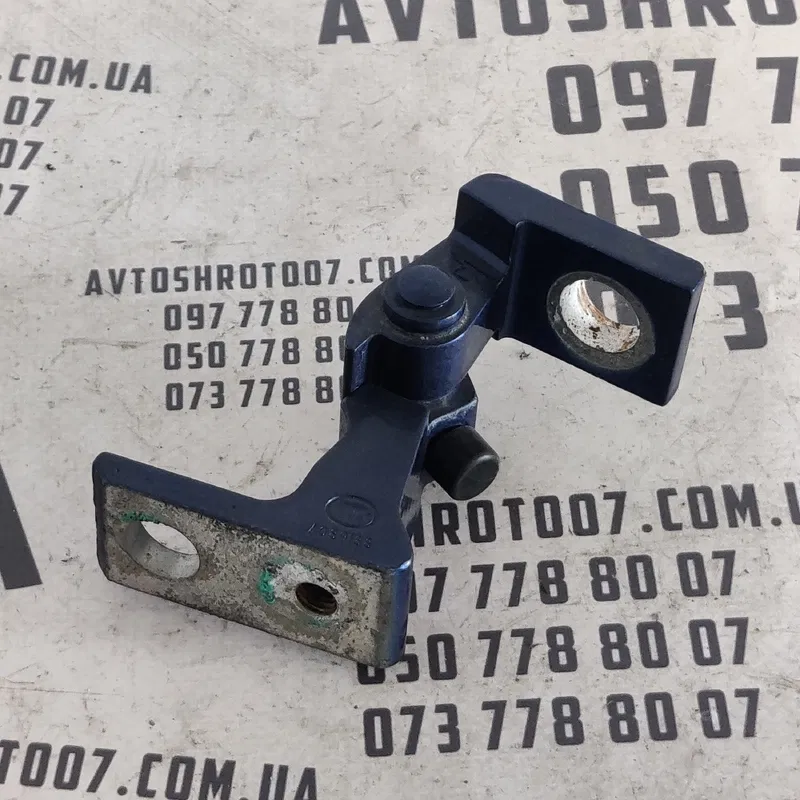 Завіса дверна VW Passat B8 USA передня права OEM 7m0831402