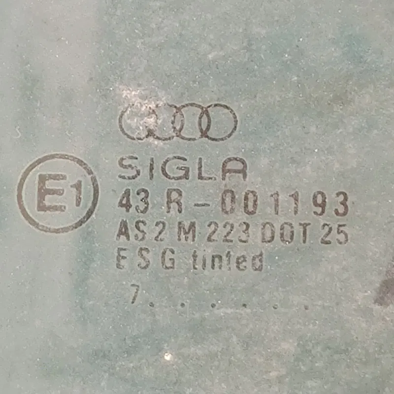 Скло дверей переднє праве Audi 80 B3 (86-91) 43r001193