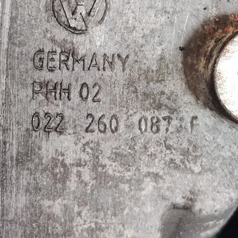 Кронштейн генератора Audi Q7 4L 05-15 3.6 BHK OEM 022260087f