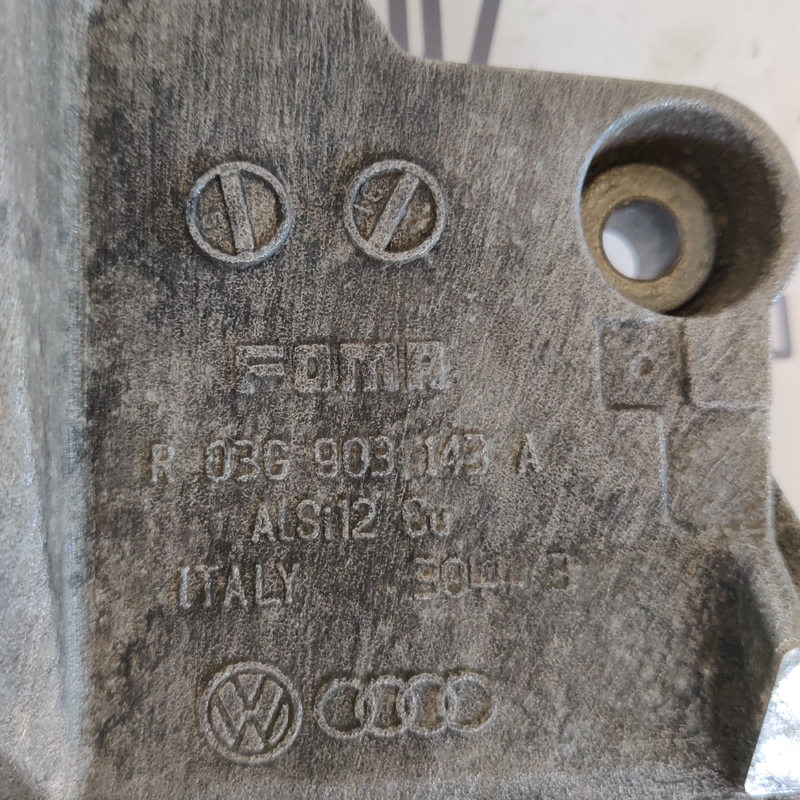 Кронштейн генератора Volkswagen Passat B5 OEM 03G903143A