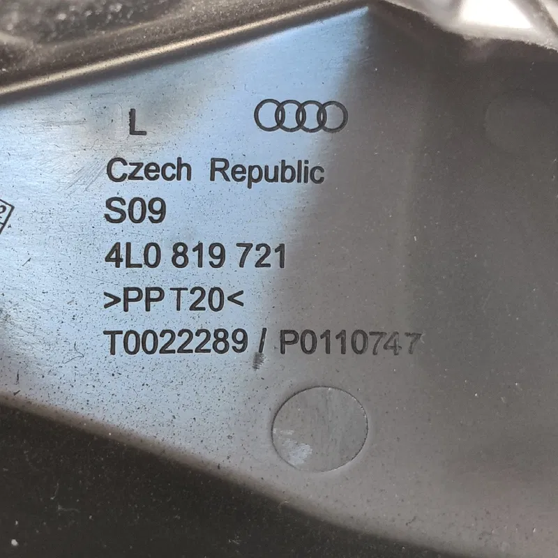 Воздуховод Audi Q7 4L (05-15) 3.6 Бензин лівий OEM 4L0819721
