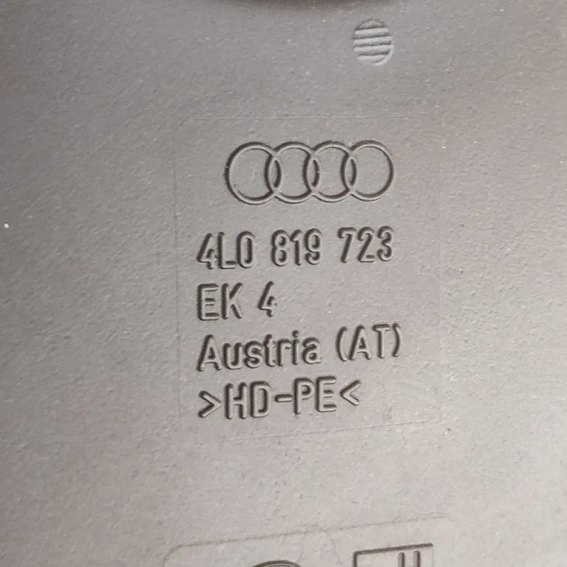 Накладка Audi Q7 4L (05-15) 3.6 Бензин ліва OEM 4L0819723