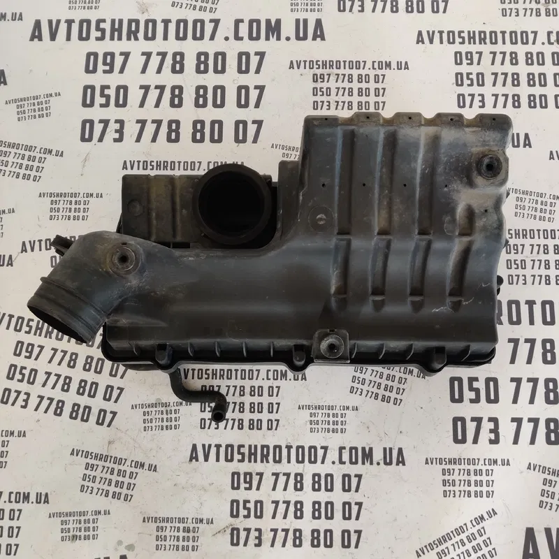 Корпус повітряного фільтра Skoda Rapid 036183f