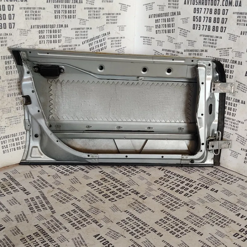 Двері передні ліві Audi A8 D2 (94-02) 8D0837207A