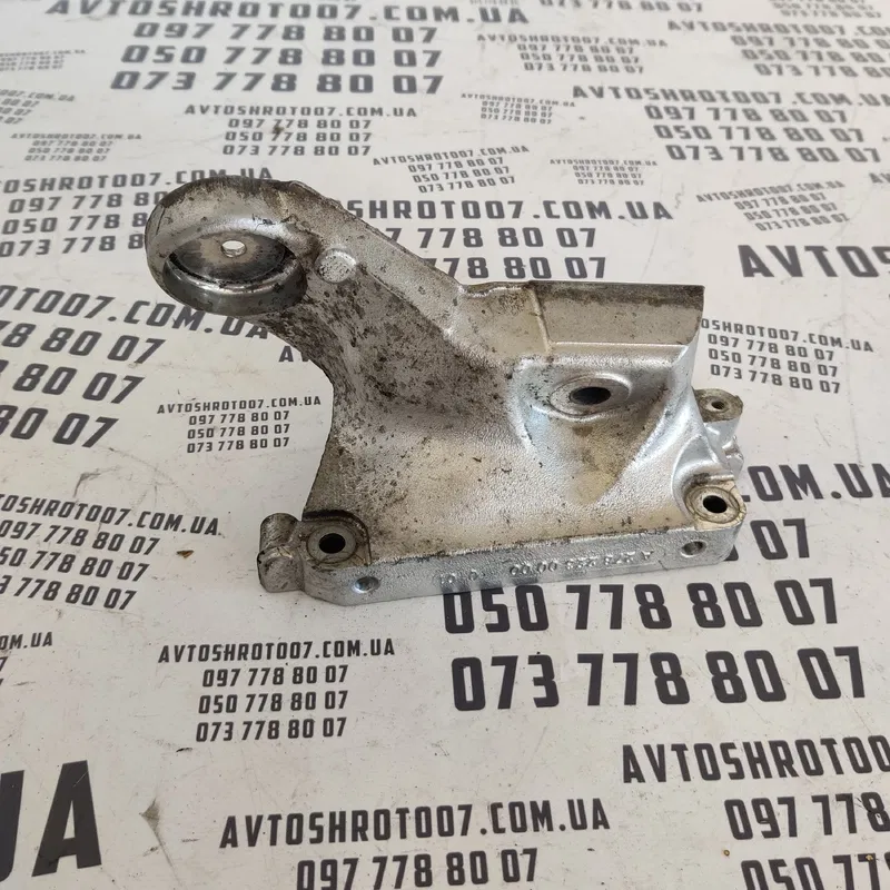 Кронштейн двигуна Mercedes G W461 правий OEM a2782230000