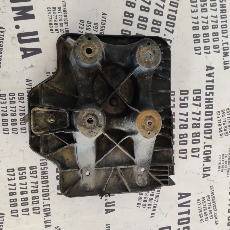 Крепіж акумулятора VW Golf 4 (97-06) 1J0804373A