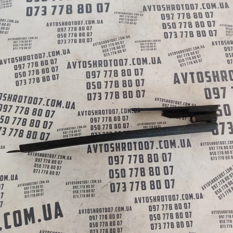 Накладка салону Audi Q7 05-15 3.6 Бенз Пер.лів OEM 7L0881479