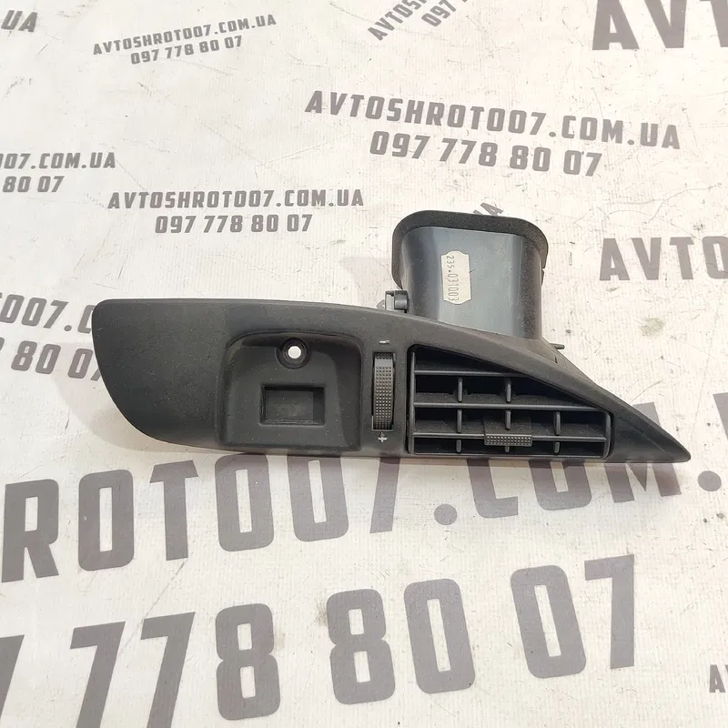 Дефлектор Peugeot 807 (02-14) 2.2 HDI зад лів OEM 1488069077
